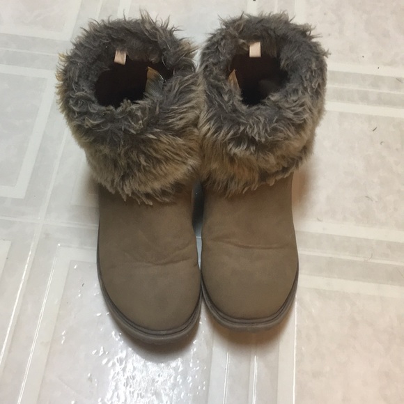 Cute boots - Picture 2 of 4